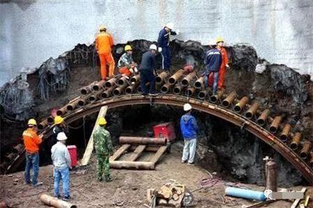 渭滨隧道钢花管支护案例